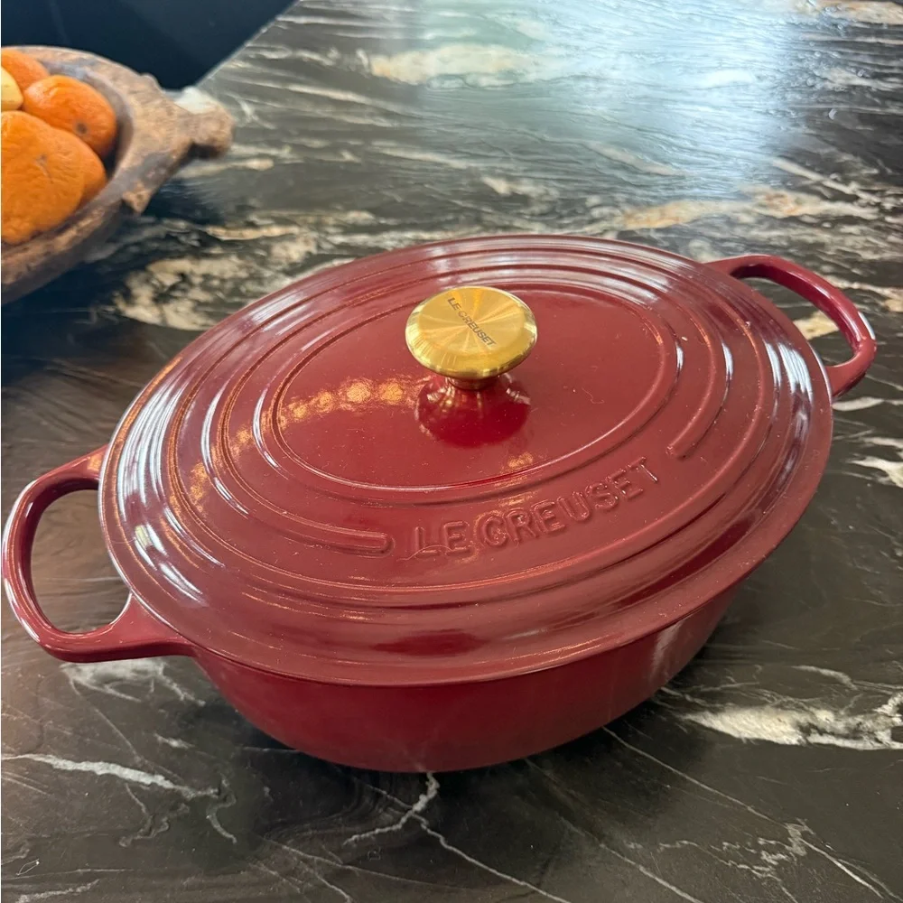 LE CREUSET DUTCH OVEN - Picture 1 of 6